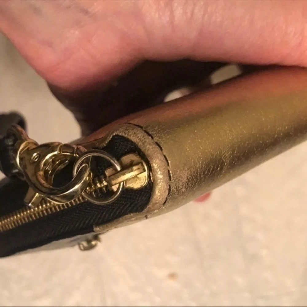 Fossil black and gold leather wristlet clutch wallet